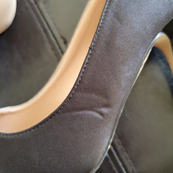 NWOB Jeweled Rhinestones Black High Heels - Picture 9 of 14